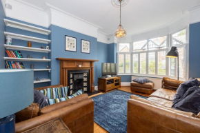 GuestReady - Prestigious home in South Manchester